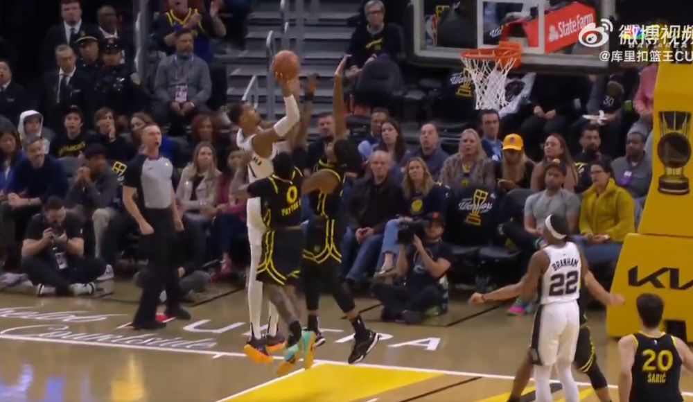  文班亚马盖帽三双震惊联盟  